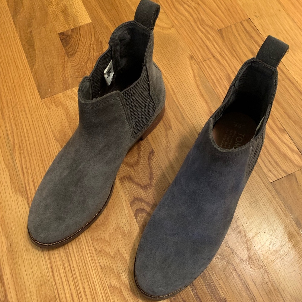 Gray/blue size 6 Toms chelsea boots